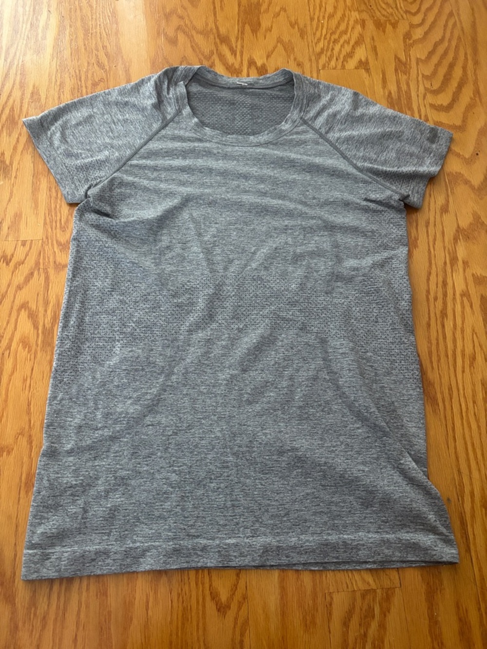 lululemon athletica Heather Gray Short Sleeve Tee